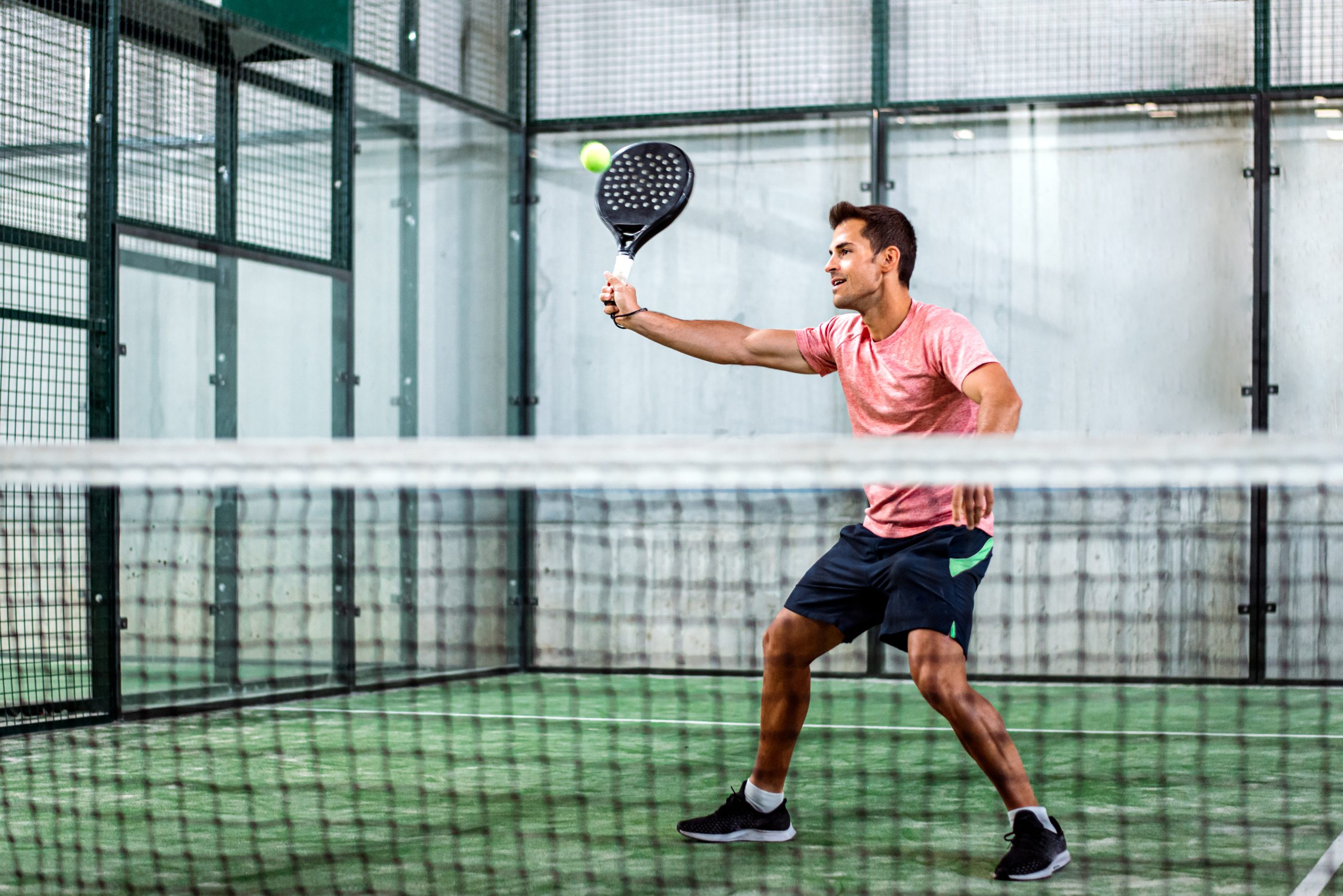 man playing padel 1 scaled