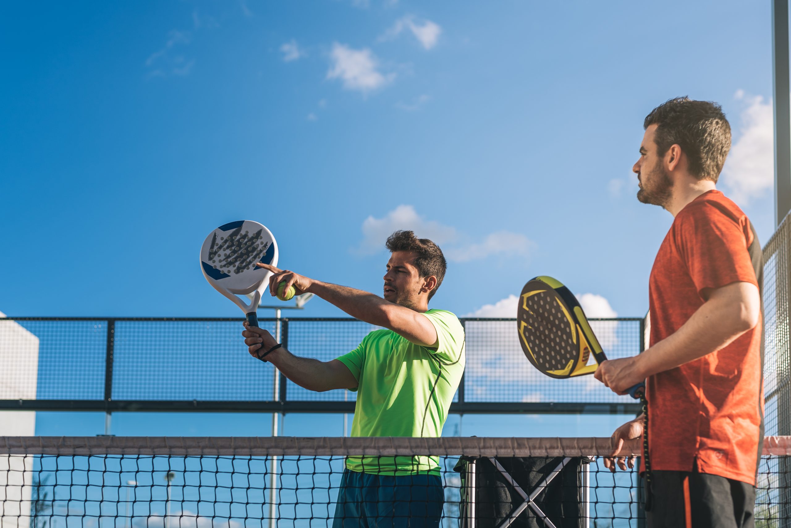 monitor teaching padel class 2 scaled